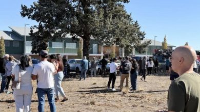 Ba trẻ em và một giáo viên thiệt mạng trong vụ xả súng tại trường học ở Oregon: Cảnh sát báo cáo Ba trẻ em và một giáo viên thiệt mạng trong vụ xả súng tại trường học ở Oregon: Cảnh sát báo cáo