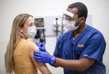 COVID và cúm: Triệu chứng, tác dụng phụ của vaccine và những điều bạn cần biết