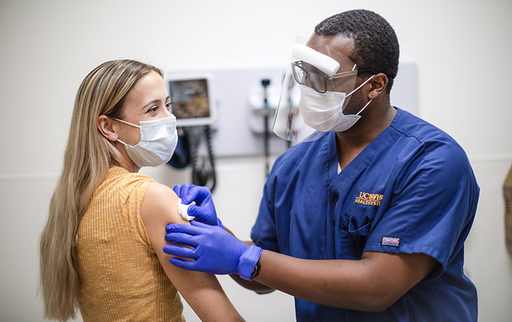 COVID và cúm: Triệu chứng, tác dụng phụ của vaccine và những điều bạn cần biết COVID và cúm: Triệu chứng, tác dụng phụ của vaccine và những điều bạn cần biết