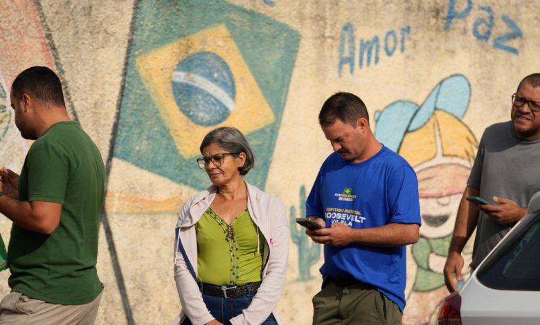 Cuộc bầu cử tổng thống Brazil: Chạy đua vào vòng hai sau khi không có ứng viên nào giành đa số phiếu Cuộc bầu cử tổng thống Brazil: Chạy đua vào vòng hai sau khi không có ứng viên nào giành đa số phiếu