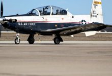 Hai phi công thoát hiểm khỏi máy bay huấn luyện quân sự ở Texas do sự cố bánh landing