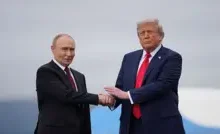 Ông Trump Đối Mặt Cuộc Chiến Cam Go: Thách Thức Đáng Kể Trước Ngày Bầu Cử