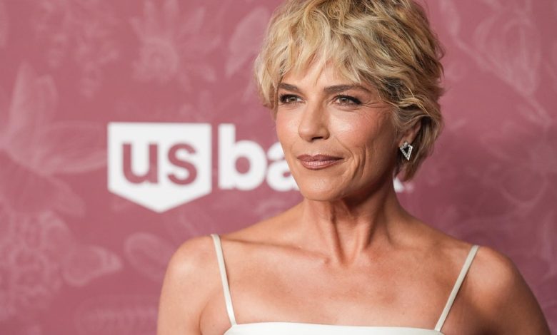 Selma Blair Bị Bắt Giữ Sau Khi Bị Tố Đã Cắn Tiếp Viên Hàng Không Selma Blair Bị Bắt Giữ Sau Khi Bị Tố Đã Cắn Tiếp Viên Hàng Không