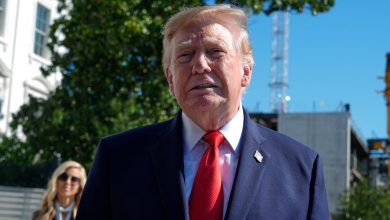 Thẩm phán ngăn chặn lệnh cấm Nhà Trắng của Trump nhằm vào CNN, MS NOW và Politico
